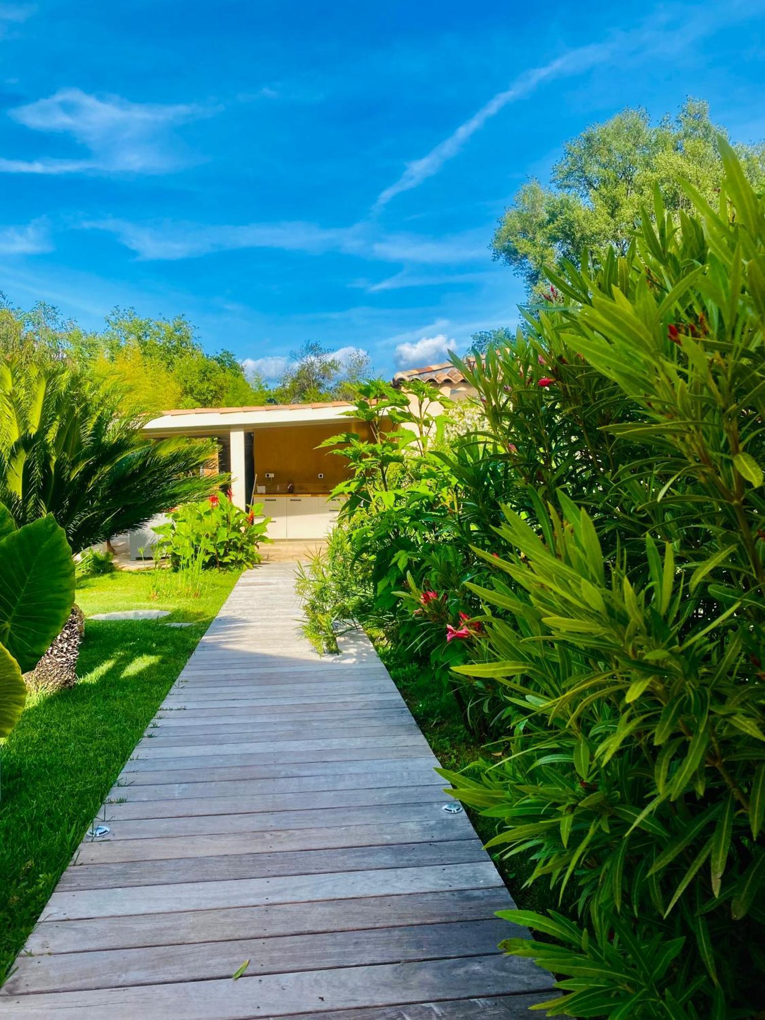 Le Cocoon Lodge Du Gapeau & Massage 索列斯蓬 外观 照片