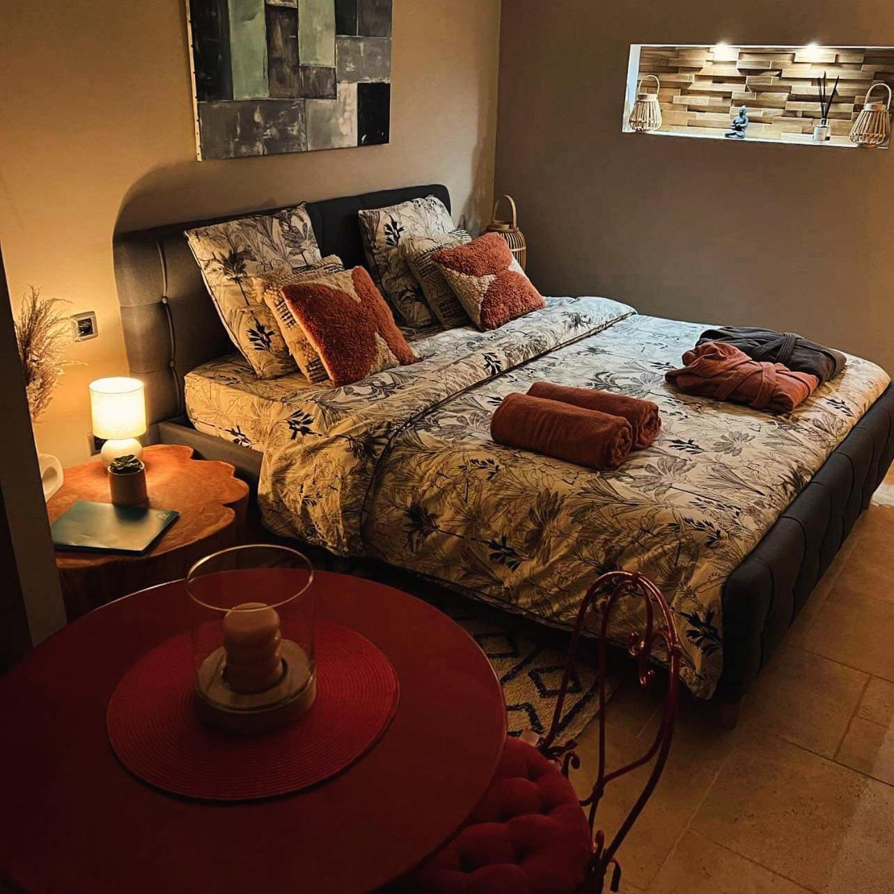 Le Cocoon Lodge Du Gapeau & Massage 索列斯蓬 外观 照片